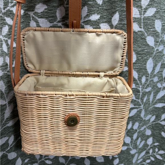 Universal Thread Tan Wicker Crossbody Handbag With Faux Leather Strap - Picture 3 of 11